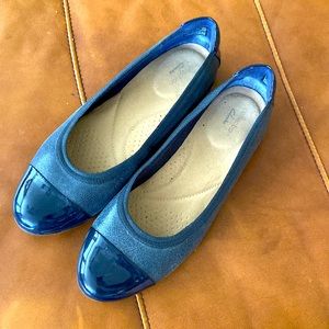 Clarks navy flats